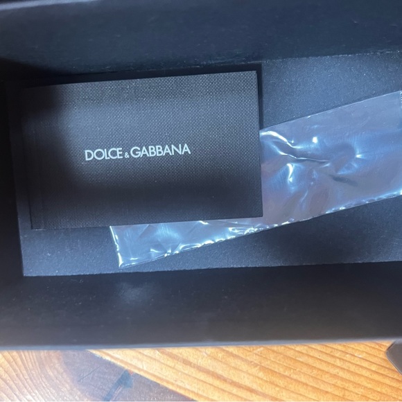 D&G sunglasses women's like new bought new at holt Renfrew Vancouver - Picture 3 of 7